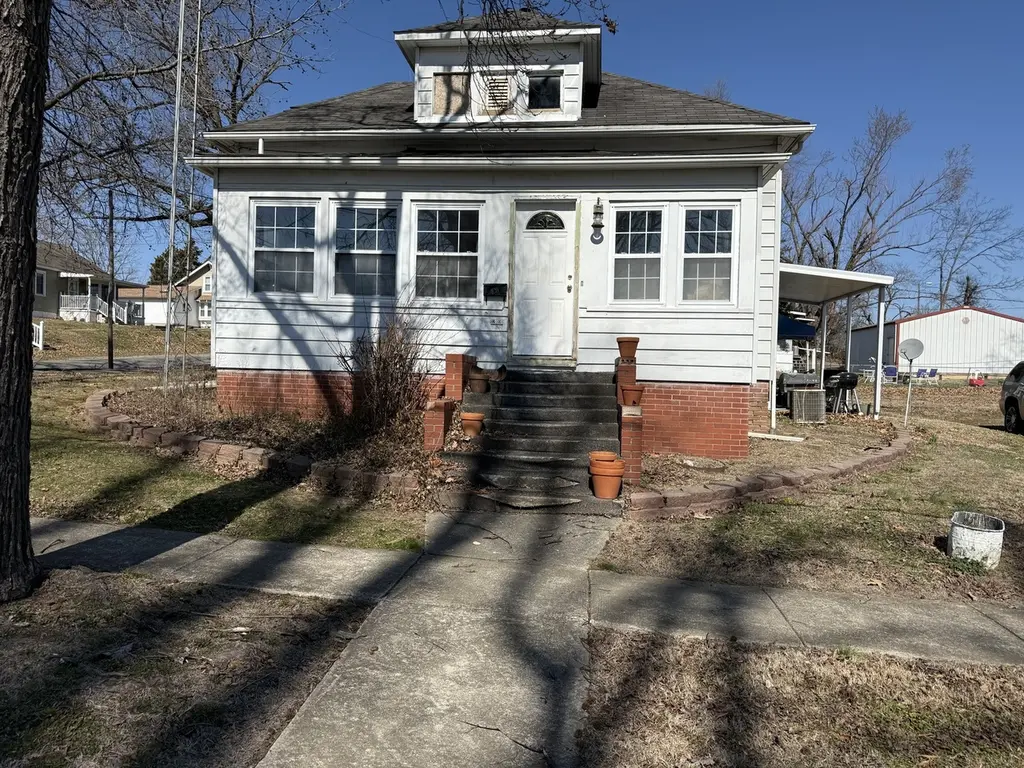 2000 1st St