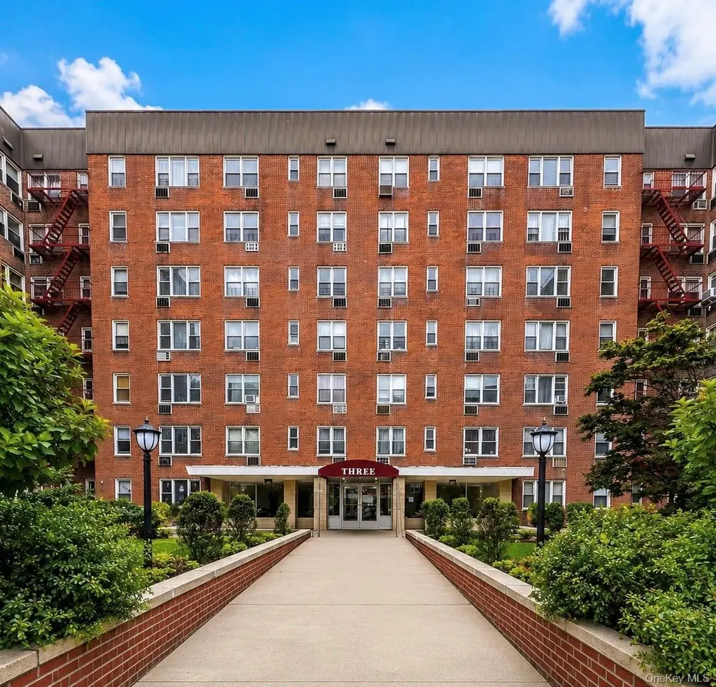 3 Sadore Ln Unit 3G