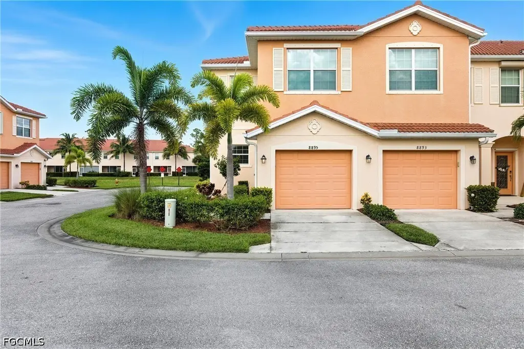 8895 Via Isola Ct
