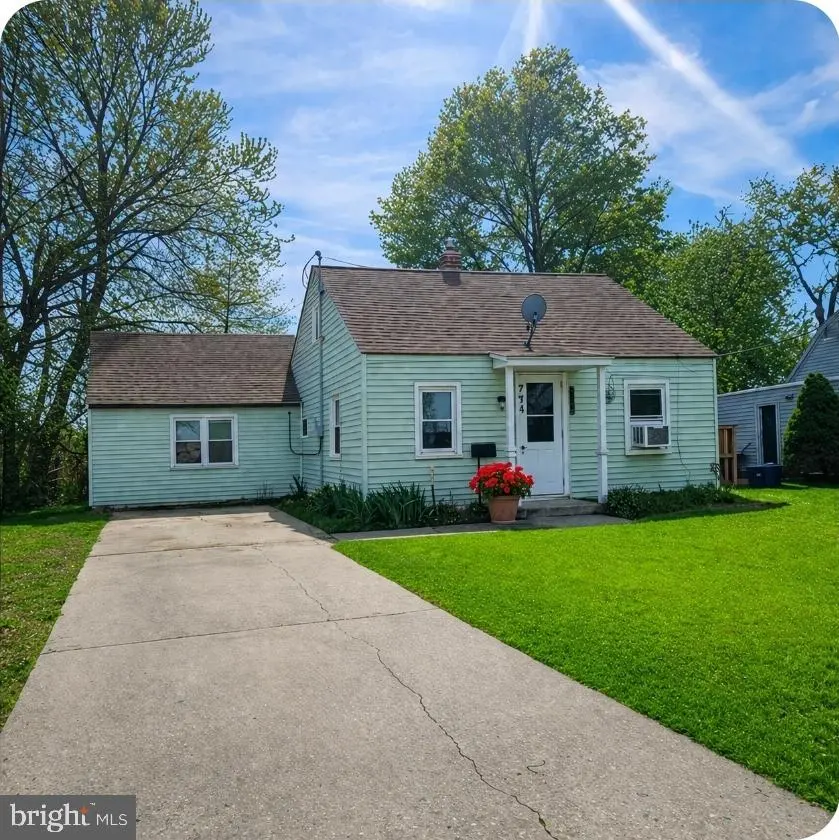 374 Manor Ave