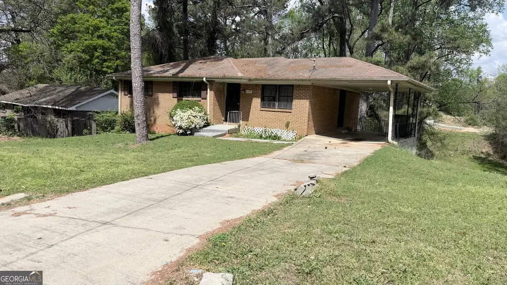 1099 Forest Valley Dr SE