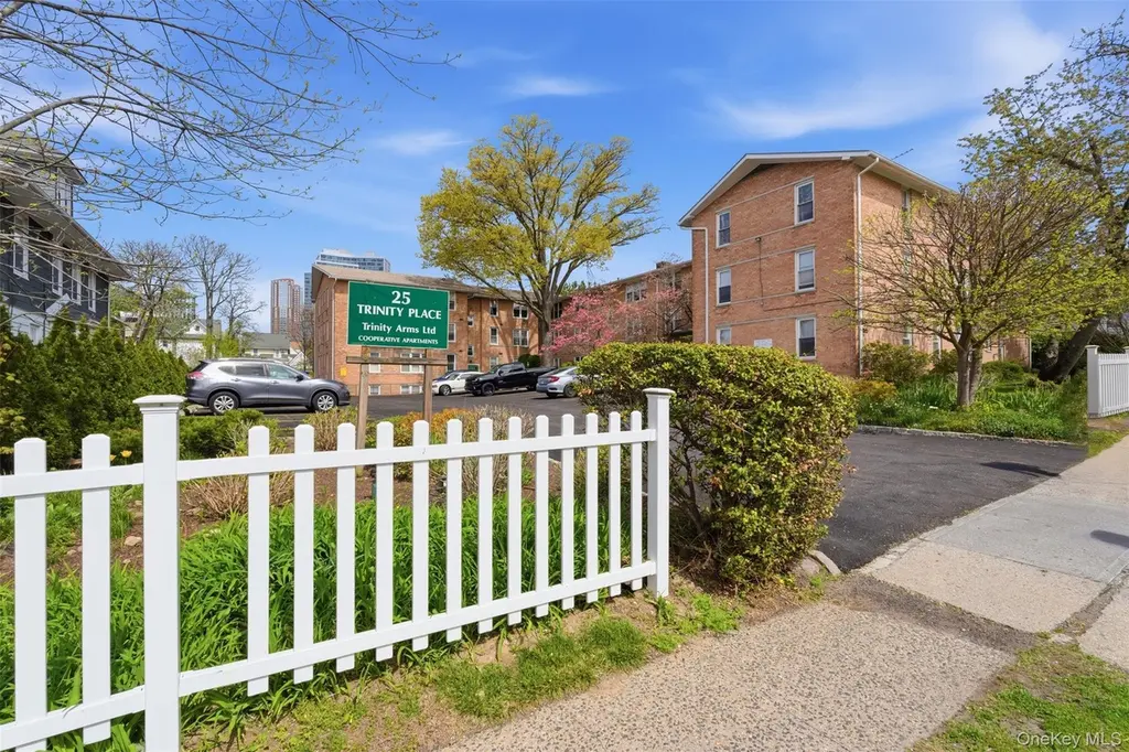 25 Trinity Pl Unit 2k