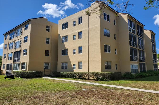 2811 Somerset Dr #404
