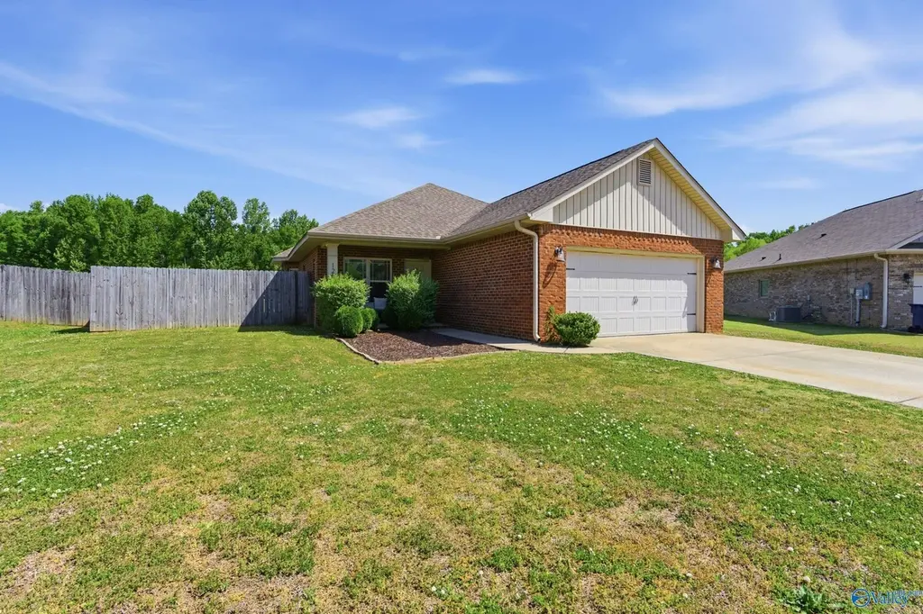 126 Clydesdale Ln