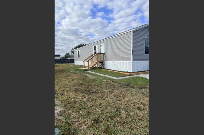 2003 Oak St
