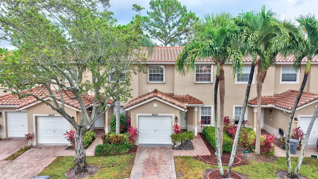 6410 Park Lake Cir