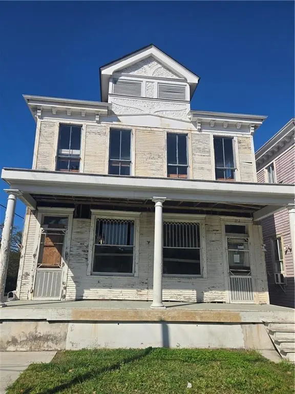 137-39 S Scott St