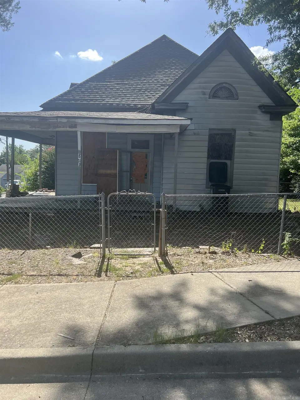 822 S Elm St