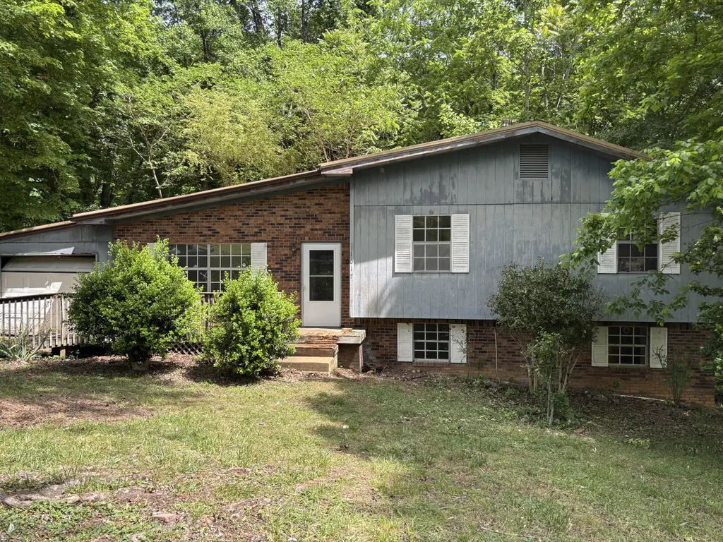 1017 Hillcrest Rd