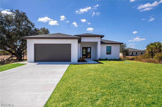 3034 NW Beechwood Cir