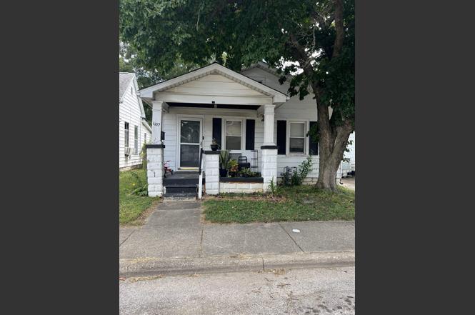 1102 S Harlan Ave