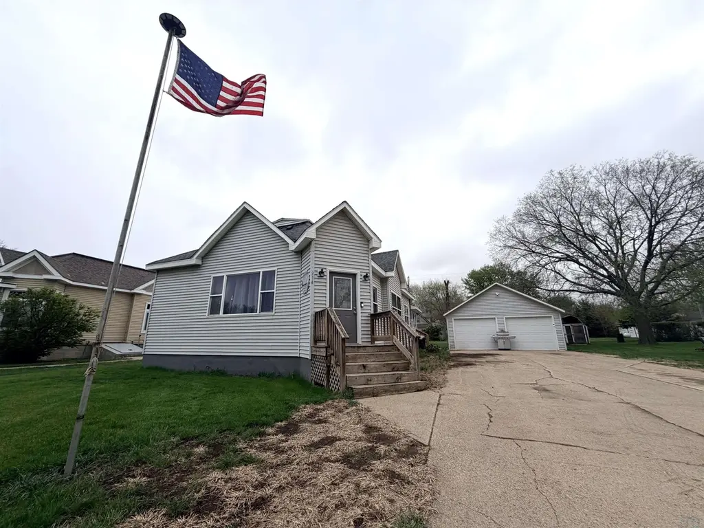 914 Driftwood St