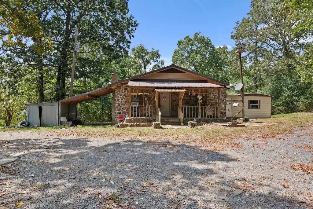 504 Boar Rd
