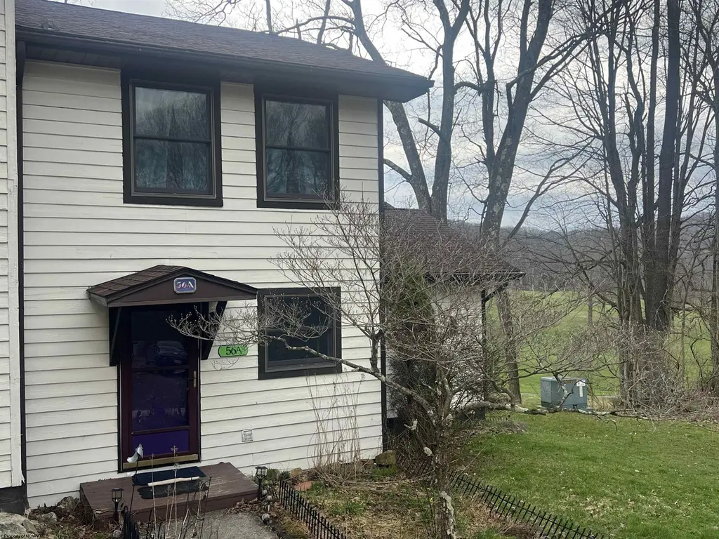 56 Baneberry Ln