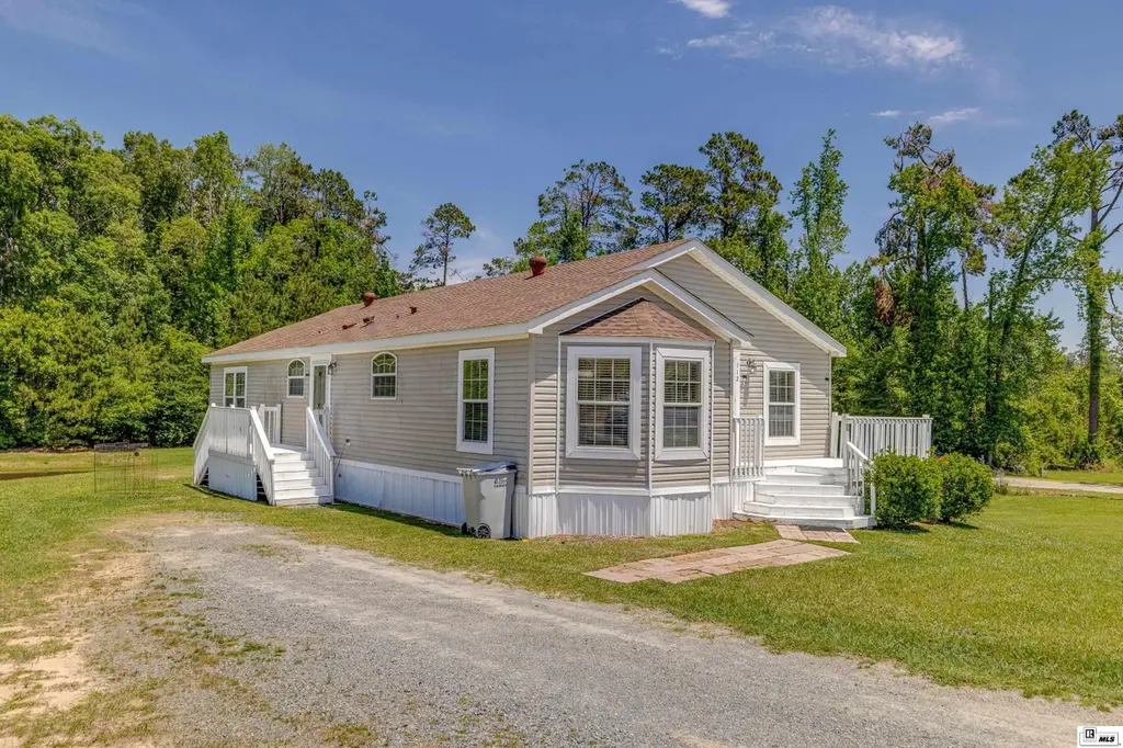 112 Dirt Ln
