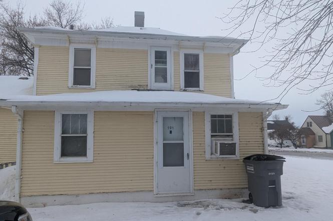 101 Mary St N