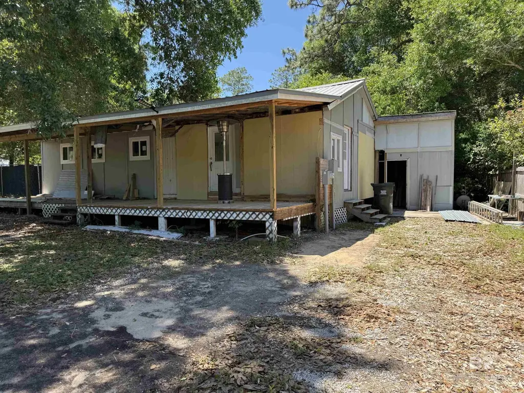 1276 Rio Cir