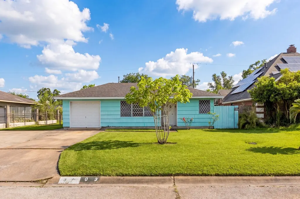 3703 Tanglebriar Dr