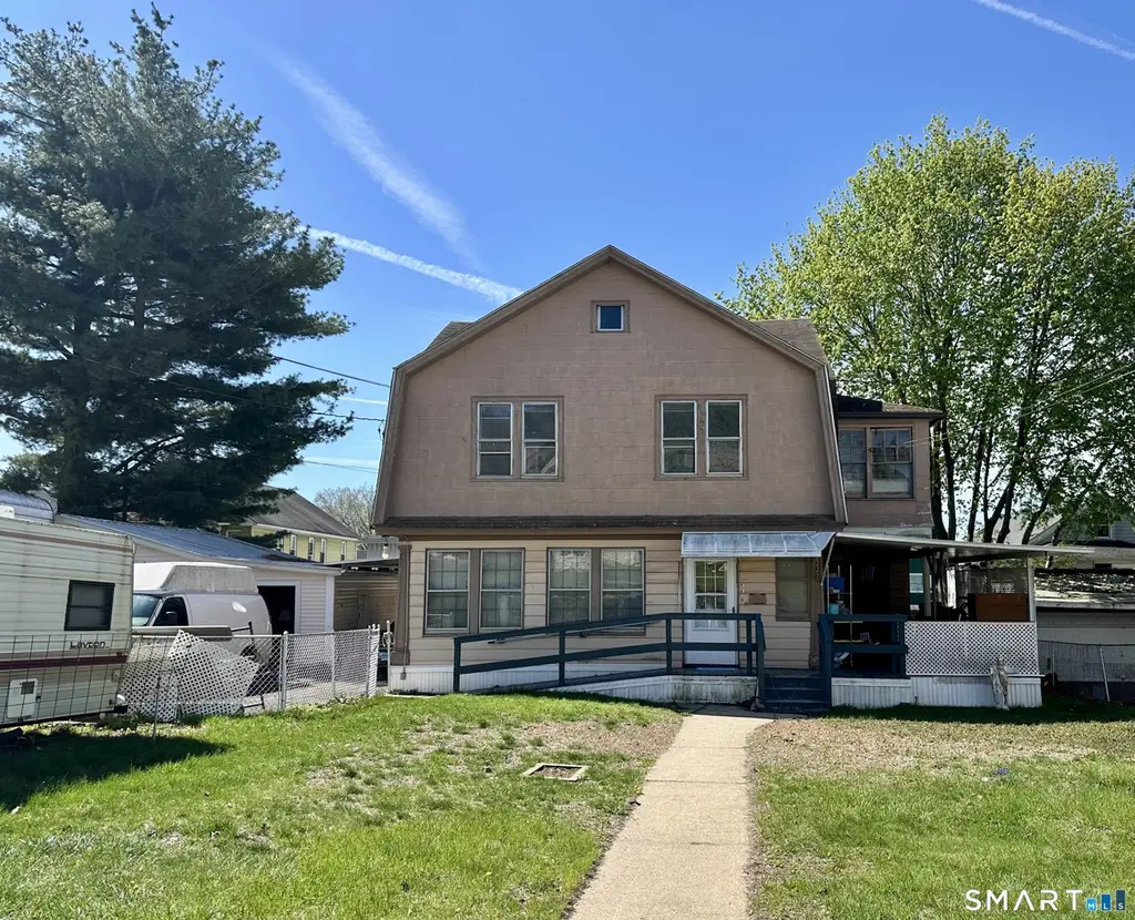 222 Lounsbury St