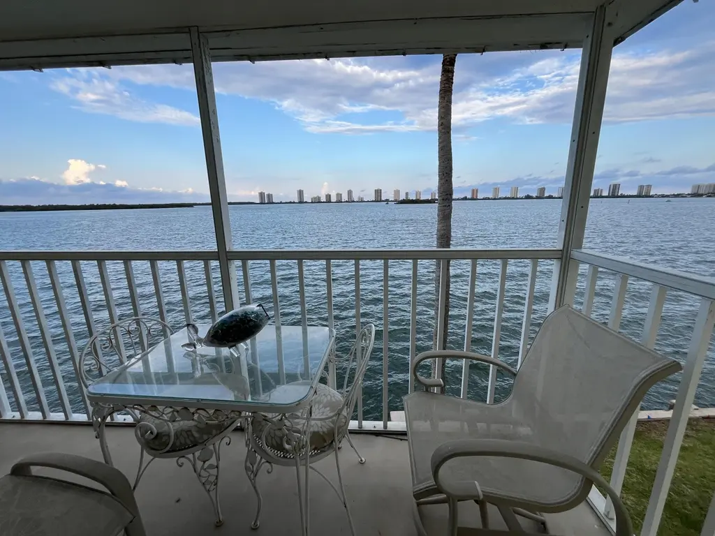101 Doolen Ct #305