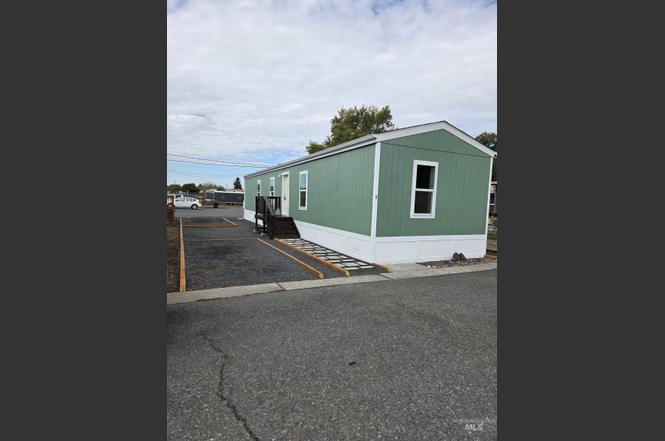 928 Warner Ave #8