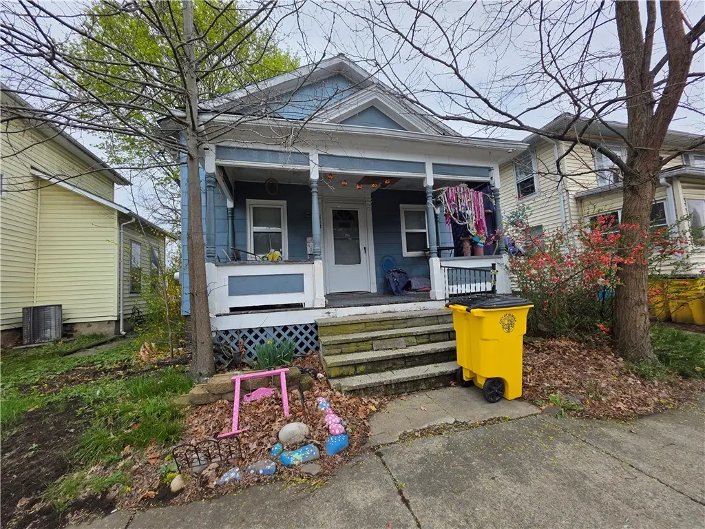 442 W 5th St