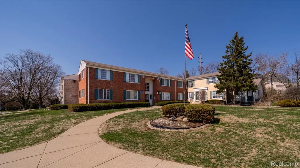 451 Miller Ave #211