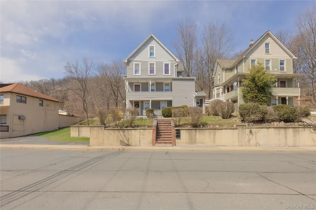 44 Wayne Ave