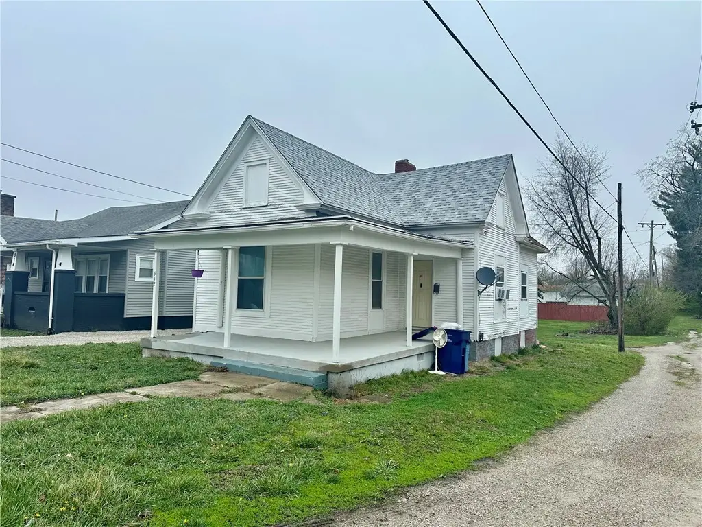 912 N Main St