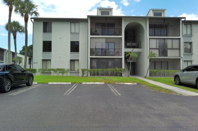 1011 Green Pine Blvd Unit D2
