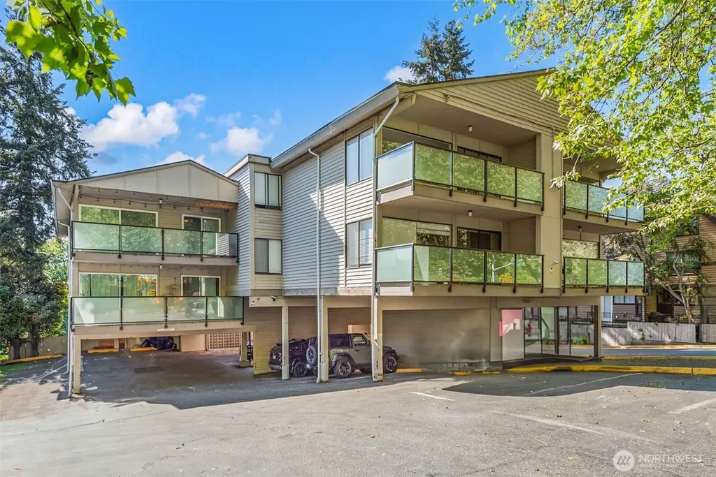 321 Bellevue Way SE #403