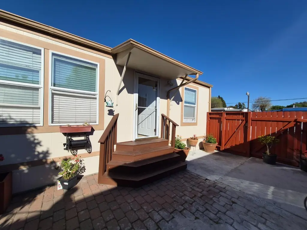 2399 E 14th St #60