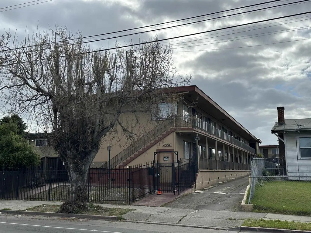 2550 35th Ave