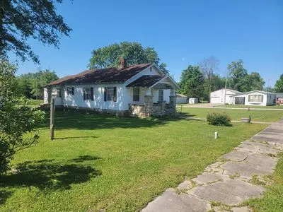406 W English St
