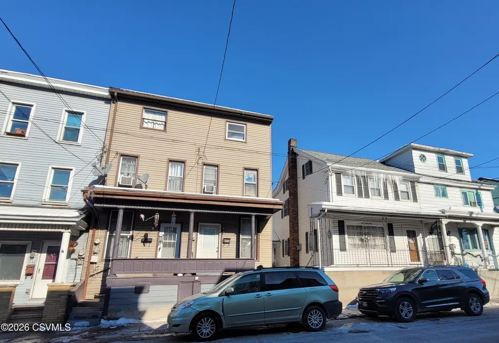 233 W Walnut St
