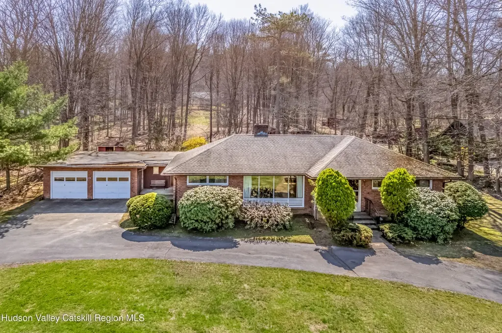 674 Hurley Ave