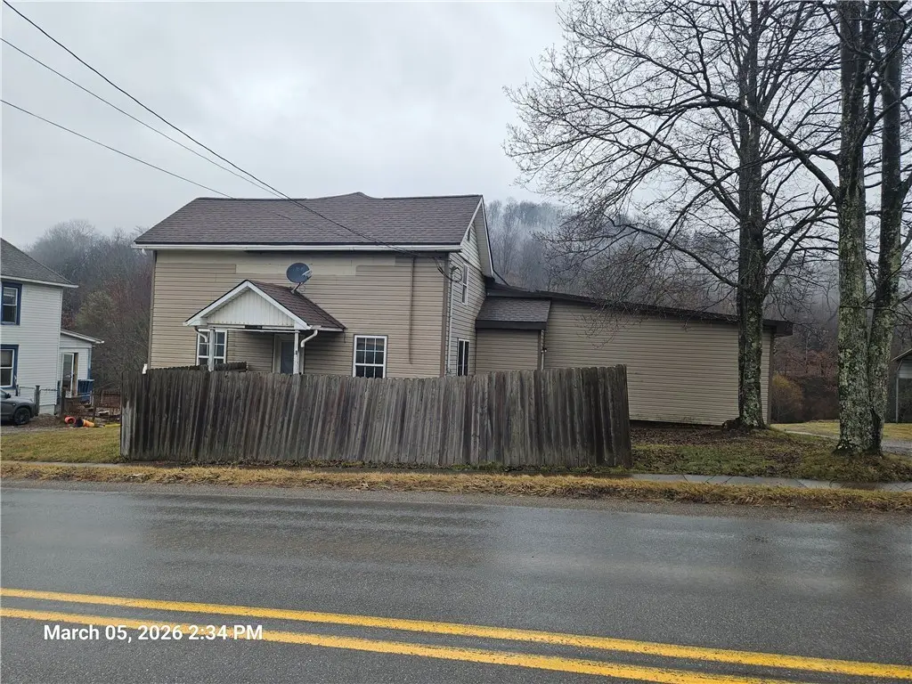 233 Main St