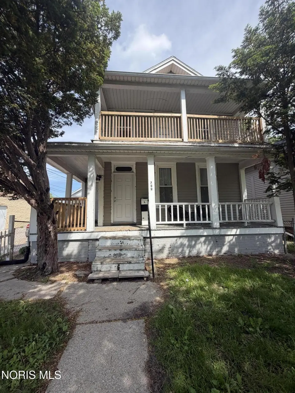 709 Thayer St
