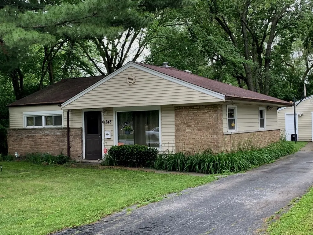 245 Blackhawk Dr