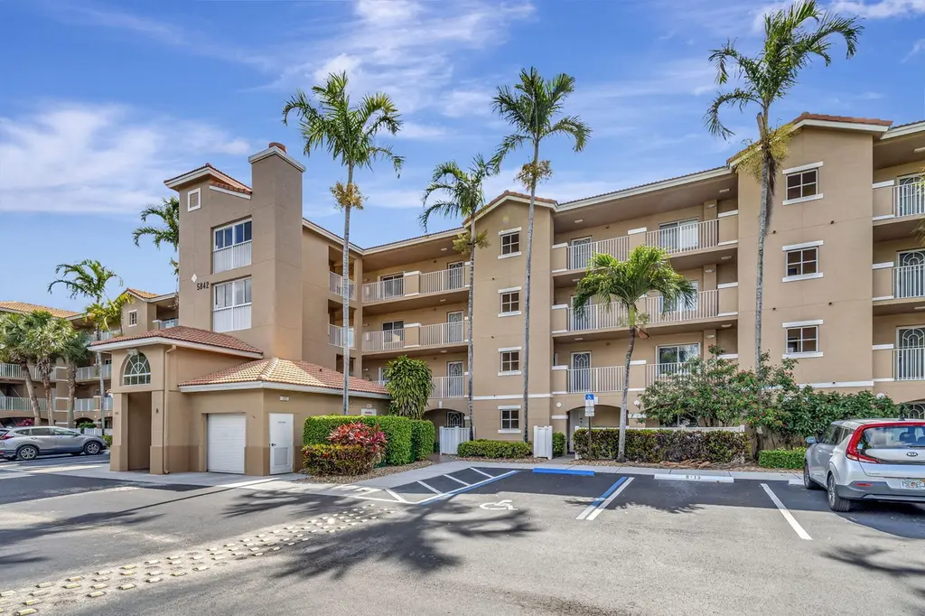 5842 Crystal Shores Dr #105