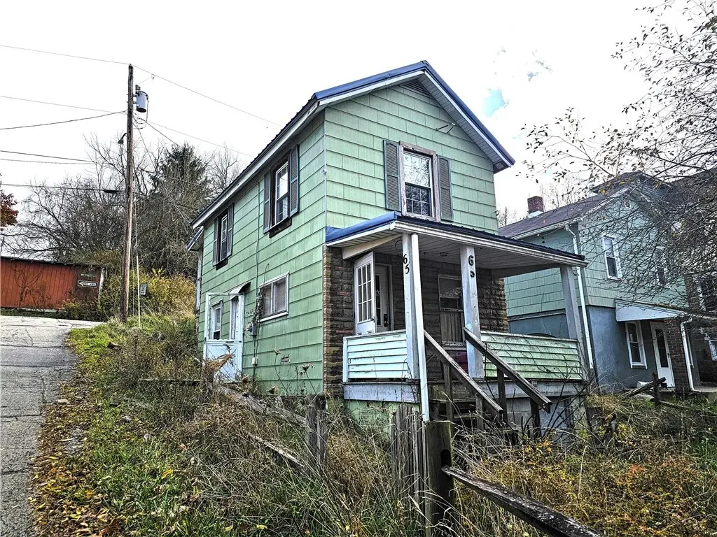 65 Hedge Ave