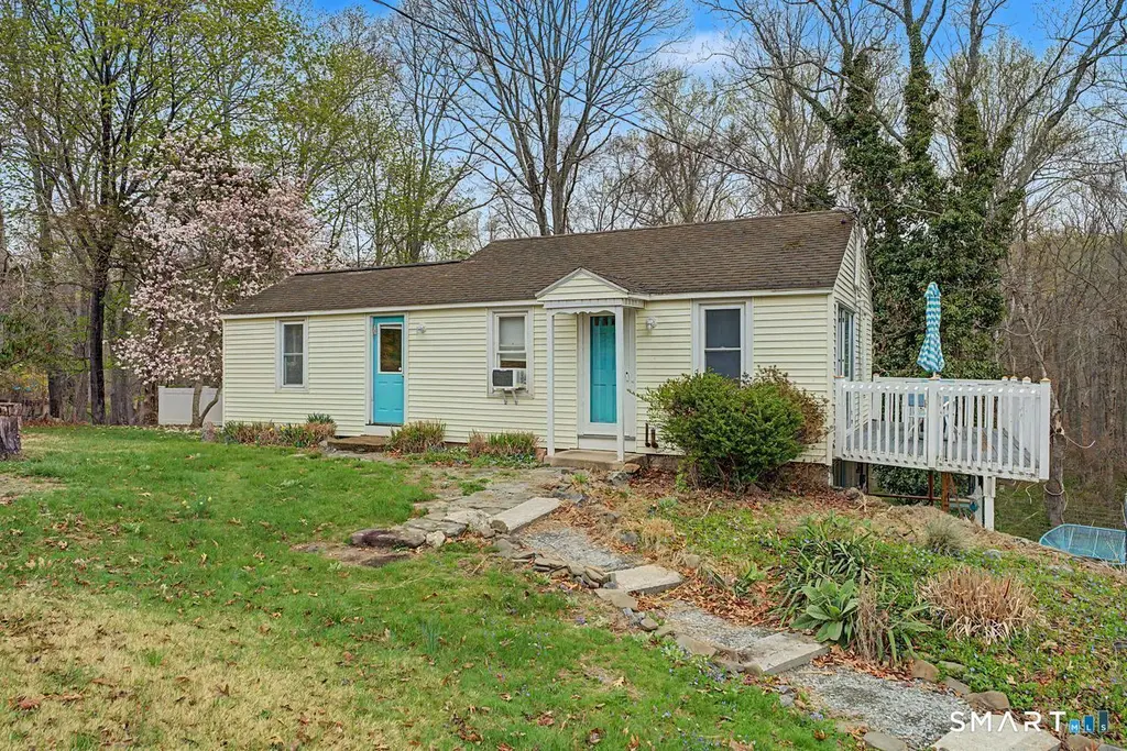 70 Browns Ln