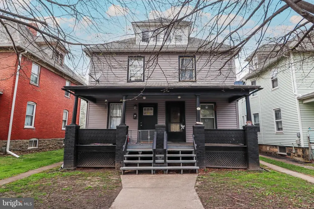 854-856 Memorial Ave