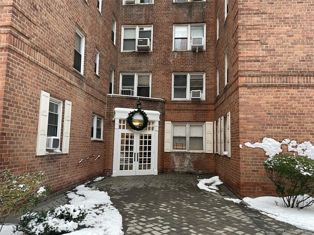 70 Locust Ave Unit B114