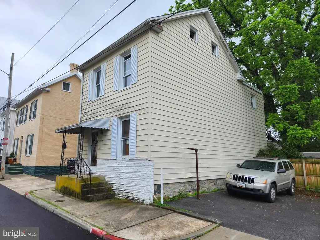 109 John St