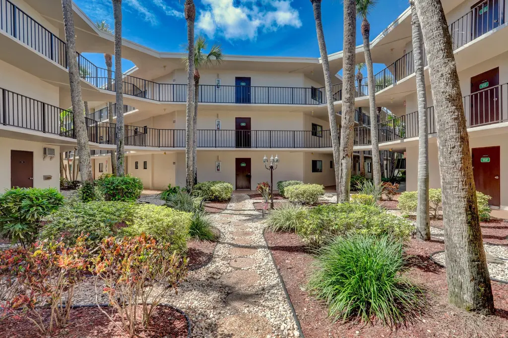 5370 Las Verdes Cir #324