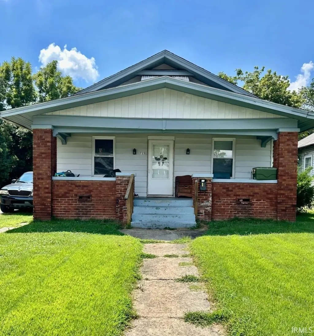 725 Ravenswood Dr