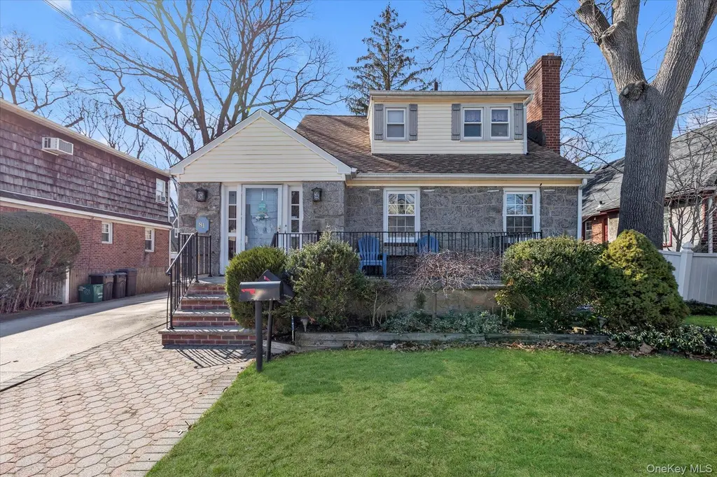 81 Stuart St