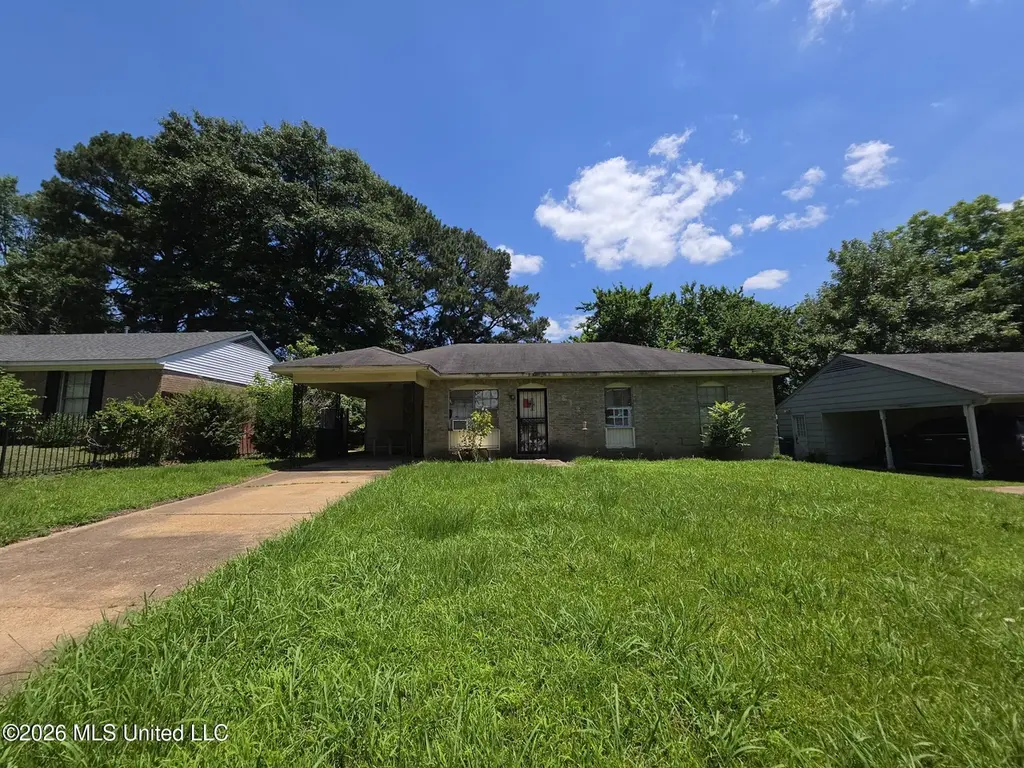 8182 Elmbrook Dr