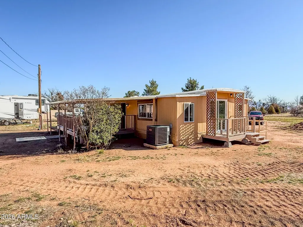 5254 S Santa Claus Ave